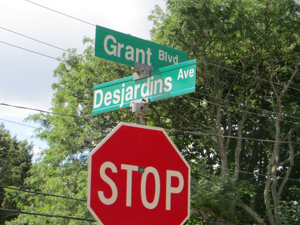 Street sign showing closest intersection to Binkley Hollow cemetery in Dundas.